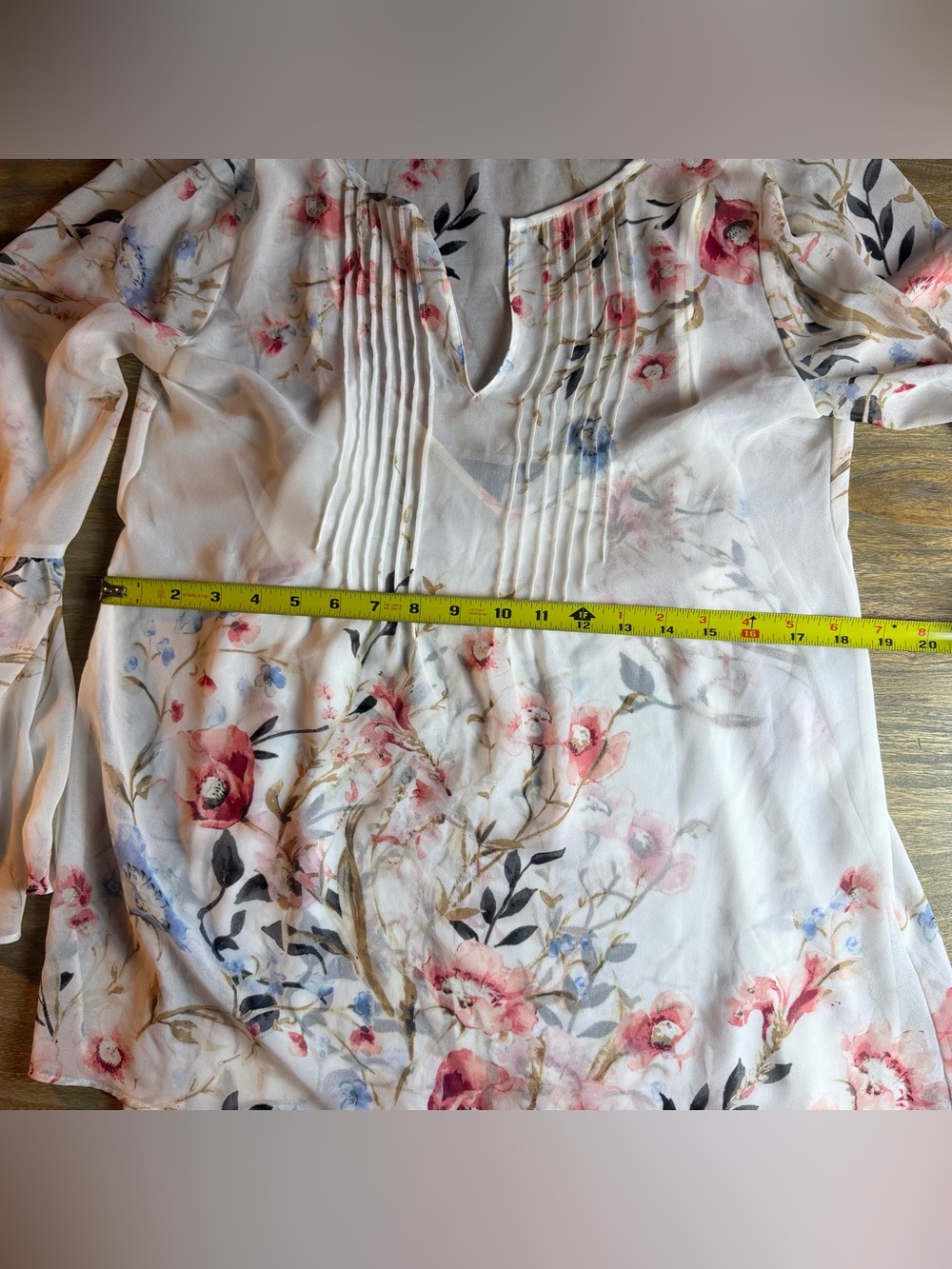 White House Black Market Cream Floral Pintuck Blouse - Picture 9 of 12